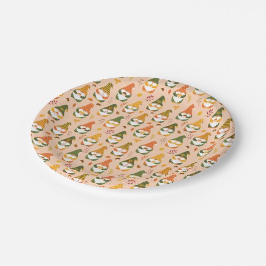 Assiettes En Carton Gnomes d'automne dans le Motif forestier (Angle)
