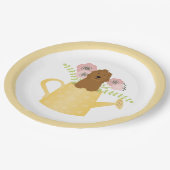 Assiettes En Carton Goldendoodle Dans L'Arrosage Can Jaune (Angle)