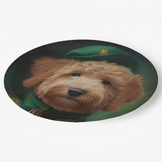 Assiettes En Carton Goldendoodle Dog en tenue de la Saint Patrick (Angle)