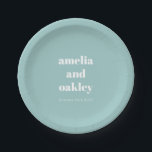 Assiettes En Carton Gras Minimaliste Aqua Blue Retro Mariage personnal<br><div class="desc">Fêtez dans le style avec ces plaques de papier mariage personnalisées! Présentant un design moderne et minimaliste dans un bleu aqua doux avec une typographie blanche, ces assiettes ajoutent une touche chic et coordonnée à votre réception de mariage, douche nuptiale ou fête de fiançailles. Customisés des noms du couple et...</div>
