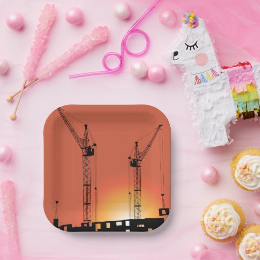 Assiettes En Carton Grues Sur Un Bâtiment (Fête)