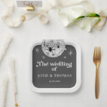 Assiettes En Carton Halloween Retro Disco Spiders & Disco Ball Mariage<br><div class="desc">Découvrez notre suite de Faire-part de mariage "Halloween Retro Disco Spiders" - un mélange parfait de charme étrange et de glamour super qui saura enchanter vos invités ! Découvrez l'esprit de la saison grâce à cet ensemble unique et enchanteur, composé d'araignées noires, d'une boule de disco argentée chatoyante et d'une...</div>