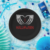 Assiettes En Carton Halloween Squelette Mains Formant Coeur Gothique (Fête)