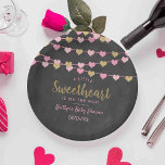 Assiettes En Carton Hanging Love Hearts Petit Baby shower amoureux<br><div class="desc">Célébrez dans le style avec ces assiettes en papier baby shower amusantes et modernes. Le design est facile à personnaliser avec votre propre libellé et votre famille et vos amis seront ravis de voir ces fabuleuses plaques en papier. Des éléments de partie correspondants se trouvent dans la collection.</div>