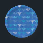 Assiettes En Carton Hanoukka Chanukah Chanukkiah Menorah Motif Blue<br><div class="desc">Motif Hanoukka Chanukah Chanukkiah Menorah. Décor moderne et sobre de bon goût, dans de jolis tons bleus et blancs. Parfait pour les fêtes juives et pour célébrer la fête des lumières. Par Kierkegaard Design Studio.</div>
