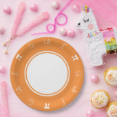 Assiettes En Carton Il s'ajoute dans une plaque de papier orange (Fête)