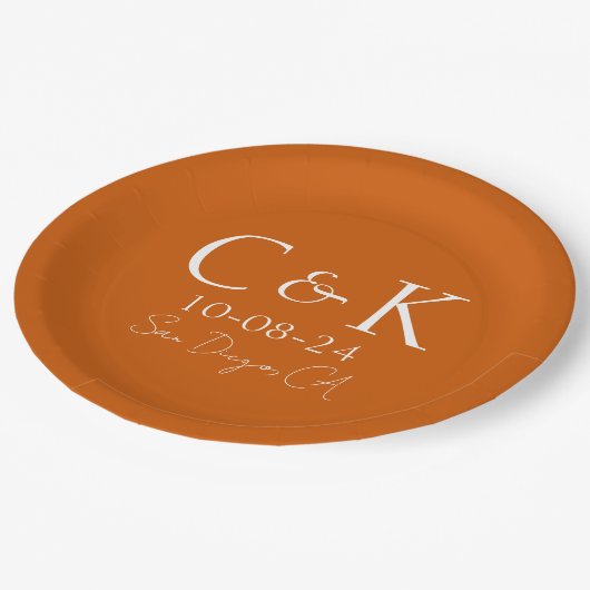 Assiettes En Carton Initiales Monogrammes sur Mariage orange brûlé (Angle)