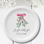 Assiettes En Carton Jingle et Noël unique personnalisés<br><div class="desc">Ces plaques de papier de Noël sont décorées avec du faux-pied vert aquarelle,  un ruban rouge et une typographie stylisée qui dit "Jingle et Mingle" Facilement personnalisable. Aquarelle originale © Michele Davies.</div>