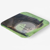 Assiettes En Carton Joli Cheval Brown allongé dans l'herbe Anniversair (Angulaire)