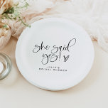 Assiettes En Carton JOLIE Minimaliste Elle A Dit Oui Fête des mariées<br><div class="desc">La collection Jolie dispose d'une police de caractères manuscrite amusante et d'un design minimaliste simple. Les couleurs de cette collection sont entièrement modifiables pour correspondre à votre événement.</div>