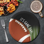 Assiettes En Carton Jour du jeu de football<br><div class="desc">Plaques personnalisables en 2 TAILLES - Dîner 9" et Snack 7" avec un football sur les lignes de terrain de football et les mots "It's Game Day!" CORRESPONDRE des articles dans notre magasin.</div>