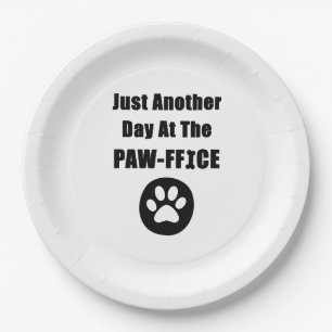 Assiettes En Carton Journee typique au Paw-ffice. Un jeu de mots migno