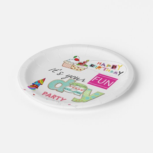 Assiettes En Carton Joyeuses Plaques de papier d'anniversaire FUN Cupc (Angle)