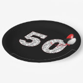 Assiettes En Carton Joyeux 50e anniversaire sur plaque de papier noir (Angle)