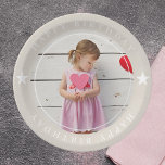 Assiettes En Carton Joyeux Anniversaire Avec Photo<br><div class="desc">Célébrez votre journée spéciale avec style grâce à nos assiettes personnalisables "Joyeux anniversaire avec photo" ! Ces assiettes sont parfaites pour ajouter une touche personnelle à votre fête d'anniversaire. Téléchargez simplement votre photo préférée, et nous créerons un design unique et mémorable pour vous. Fabriqués avec du papier robuste et de...</div>