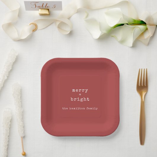 Assiettes En Carton Joyeux rouge rustique + Bright Nom de famille Noël (Mariage)