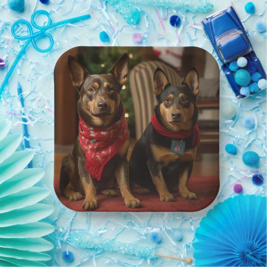 Assiettes En Carton Kelpie australienne près de la cheminée Noël (Fête)