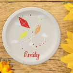 Assiettes En Carton Kites Beige Enfants Bonne fête d'anniversaire<br><div class="desc">Cerfs-volants dans Sky Beige Beige Joyeux Plaques de fête d'anniversaire. Design mignon avec trois cerfs-volants aux couleurs rouge,  jaune et orange. Les cerfs-volants volent dans le ciel entre les nuages. Ajoutez votre nom et faites des assiettes d'anniversaire personnalisées pour une fille ou un garçon.</div>