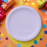 Assiettes En Carton Lavande Purple Girl Script Monogramme Nom Moderne<br><div class="desc">Lavender Purple Monogramme Ajoutez Votre Propre Nom Plaques De Partie Script. Cela rend le cadeau parfait pour 16 ans,  mariage,  douche nuptiale,  anniversaire,  baby shower ou bachelorette pour quelqu'un qui aime le luxe glam et les styles chic.</div>