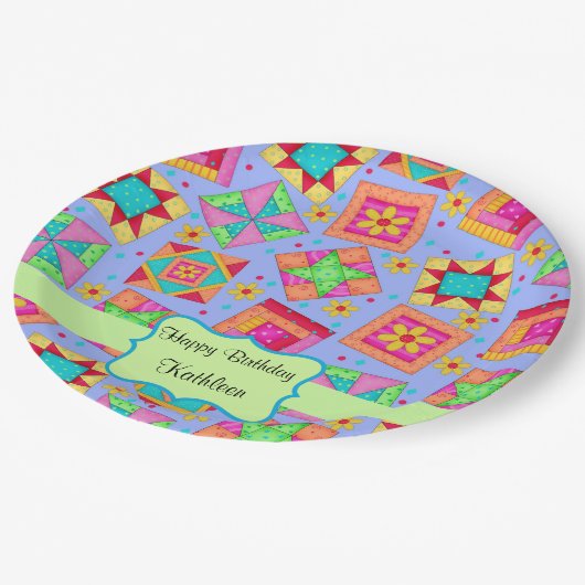 Assiettes En Carton Lavender Patchwork Quilt Nom du bloc Joyeux annive (Angle)