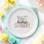 Assiettes En Carton Le Baby shower de minuscule Shindig Humain Cute Co<br><div class="desc">Un thème de baby shower couple mignon dans des couleurs vives et joyeuses, cette assiette en papier Tiny Human Shindig élégant a un thème de baby shower super amusant et ludique qui fonctionne parfaitement pour un rassemblement co-ed d'amis et de famille. C'est décontracté, inclus, avec une grande ambiance ! Un...</div>