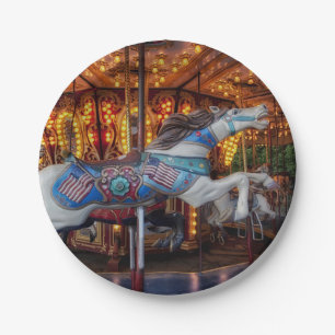 Assiettes En Carton Le cheval de carrousel et joyeux colorés vont ron