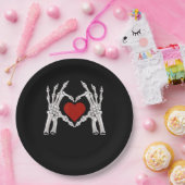 Assiettes En Carton Les Mains De Squelette Forment Un Coeur Au Coeur R (Fête)