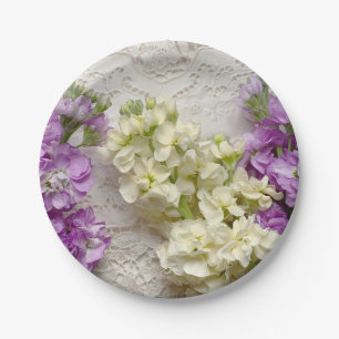 Assiettes En Carton Lilas frais sur dentelle ancienne