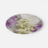 Assiettes En Carton Lilas frais sur dentelle ancienne (Angle)