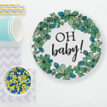 Assiettes En Carton Lucky Charm Clover Oh Baby Boy Baby shower<br><div class="desc">Bleu quatre feuilles trèfle thème garçon baby shower plaques de papier avec Oh bébé! dans un script charmant et police élégante avec une couronne de quatre feuilles trèfle et fleurs de trèfle bleu. St Patrick's day garçon assiettes en papier baby shower avec clous de girofle chanceux, fleurs, et polices de...</div>