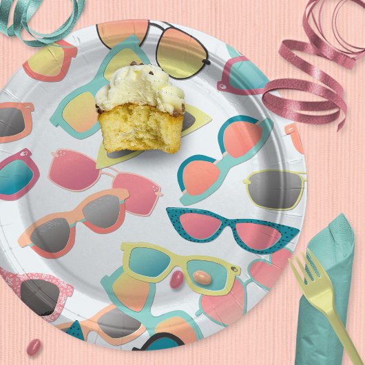 Assiettes En Carton Lunettes de soleil rétro éparpillées Anniversaire 
