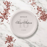 Assiettes En Carton Luxe Elegant Rose Sweet 16<br><div class="desc">Élevez votre fête avec nos luxueuses plaques en papier Sweet 16. Dotés d'un "Sweet sixteen" dans un élégant script superposant le numéro 16 dans une grande police serif sophistiquée,  ces assiettes apportent une touche d'élégance à votre journée spéciale. Parfait pour un événement raffiné et inoubliable.</div>