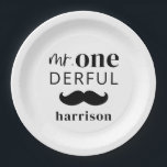 Assiettes En Carton M. Onederful Name avec Moustache<br><div class="desc">Créez un décor magnifique pour la première fête d'anniversaire de votre petit garçon avec ce design moderne et monochrome de serviette. Il est doté d'une typographie moderne et d'un design de moustache,  avec votre choix de nom en dessous.</div>