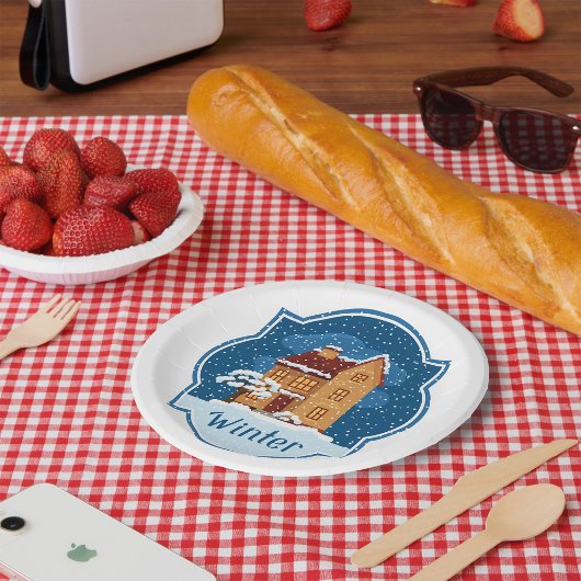 Assiettes En Carton Maison D'Hiver Dans La Neige