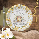 Assiettes En Carton Mama to Bee Flowers and Bees Honey Baby Sprinkle<br><div class="desc">Voici notre délicieuse collection Baby Sprinkle, inspirée par la douceur du miel et la beauté des fleurs en fleurs. Ce modèle enchanteur, neutre pour les hommes et les femmes, présente une charmante combinaison d'éléments, dont un pot de miel sucré et de délicates fleurs florales blanches. Au coeur du design, vous...</div>