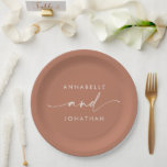 Assiettes En Carton Mariage de script minimaliste en terre cuite<br><div class="desc">Typographie moderne classe audacieuse mariage pour décor plaque en papier. Avec une typographie simple et moderne. La couleur de terre cuite peut être customisée.</div>