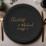 Assiettes En Carton Mariage minimaliste Black Gold Script<br><div class="desc">Faites de votre grand jour une expérience spéciale grâce à ces élégantes plaques de papier Mariage minimaliste Black Gold Script. Personnalisés avec vos noms et date mariage,  ils apportent une touche de sophistication à votre réception.</div>