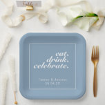 Assiettes En Carton Mariage minimaliste moderne Glacier Blue & White<br><div class="desc">Joli,  moderne,  minimaliste et tendance design mariage pour les plaques et serviettes en papier de fête dispose glacier lake blue arrière - plan avec des blocs de texte personnalisables blancs dans les polices modernes</div>