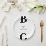 Assiettes En Carton Mariage minimaliste moderne noir et blanc<br><div class="desc">Un design moderne minimaliste noir et blanc monogramme. Un design unique qui utilise des éléments contemporains et la typographie. Un design simple monogrammed noir et blanc élégant. Un design élégant,  moderne et mariage,  avec des éléments contemporains. Des invitations de mariage et d'autres articles de papeterie sont également disponibles.</div>