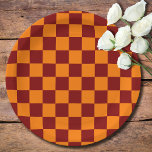 Assiettes En Carton Maroon et Orange À damiers Vintage<br><div class="desc">Maroon et Orange À damiers Vintage</div>