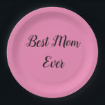 Assiettes En Carton Meilleure maman jamais texte rose<br><div class="desc">"Best Mom Ever" élégamment emblaqué dans une police vibrante se distingue par son arrière - plan rose doux,  offrant un hommage sincère aux matriarches les plus chères dans un design à la fois audacieux et affectueux.</div>