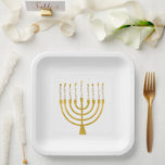 Assiettes En Carton Menorah Hanoukka Céleste bougies Dessin Mariage<br><div class="desc">Faux bougies menorah en feuille d'or pour votre fête Hanoukka. Illustration de la menorah lunaire avec des étoiles blanches recouvertes de bougies célestes sur un socle de bougies menorah en faux or. Menorah élégant mariage étoilé Hanoukka illustrés cadeaux design et produits en papier.</div>