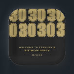 Assiettes En Carton Mini Noir et Or Trente Anniversaire<br><div class="desc">Les élégantes plaques de papier minimaliste noir et or d'anniversaire avec des numéros en gras seront parfaites pour les fêtes d'anniversaire. Le modèle peut être personnalisé avec un nom personnalisé, le nombre d'années, la date de l'événement ou tout autre détail. Vous pouvez également modifier les couleurs de police si vous...</div>