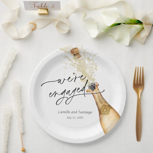 Assiettes En Carton Modern We're Engaged Party Paper Plate (Mariage)