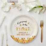 Assiettes En Carton Moderne Cute C’est tellement doux d’être le troisi<br><div class="desc">Moderne mignon c’est tellement doux d’être le troisième anniversaire Plaques de papier</div>