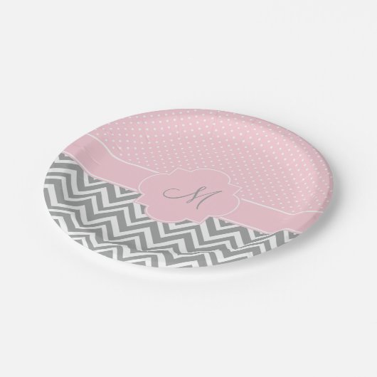 Assiettes En Carton Monogram Grey Chevron avec point Polka rose pastel (Angle)