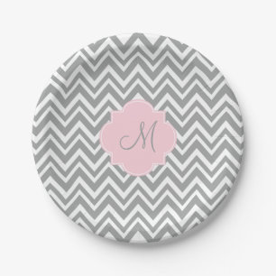 Assiettes En Carton Monogram Grey et blanc Chevron avec Pastel Pink