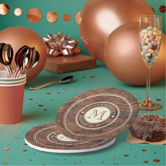 Assiettes En Carton Monogramme cardiaque Mariage rustique en noix fonc (Multi)