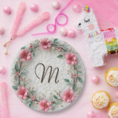 Assiettes En Carton Monogramme Dans Une Élégante Wreath Sur Dentelle (Fête)