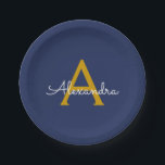 Assiettes En Carton Monogramme de nom de script féminin bleu marine or<br><div class="desc">Assiettes de fête à monogramme or et bleu marine avec votre nom. C'est le cadeau idéal pour un 16e anniversaire,  un mariage,  une douche de mariée,  un anniversaire,  une baby shower ou une fête de bachelorette pour quelqu'un qui aime le luxe clinquant et les styles chics.</div>